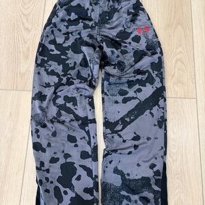 Nike Boys Sweat Pants with Black and Gray Design with Red Detail. Size Medium